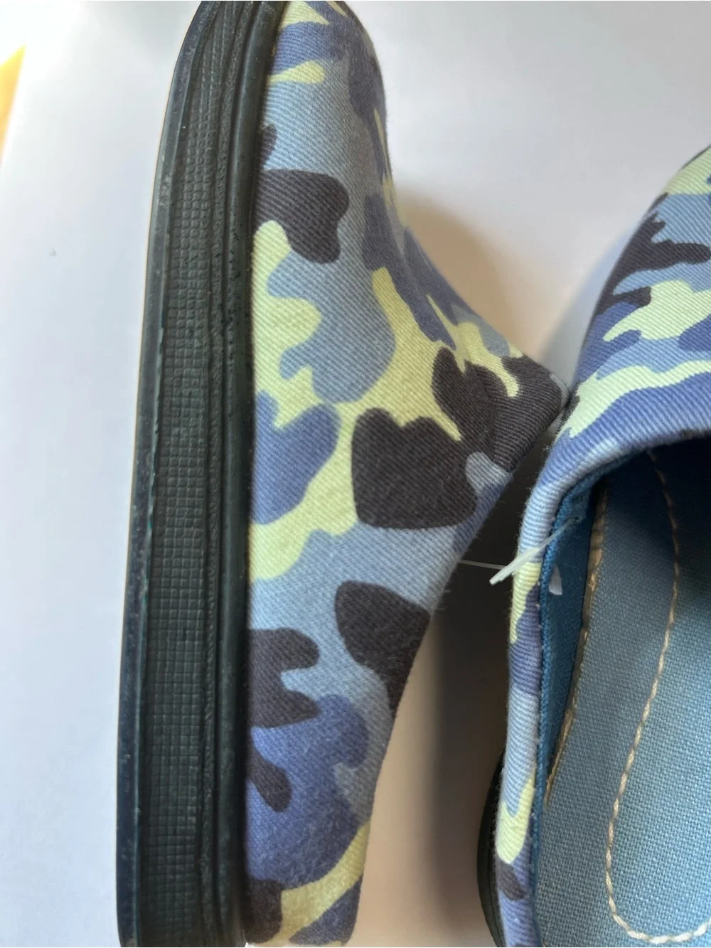 Boys’ Sz 8 Foam Sole indoor/outdoor blue camouflage mule-style slippers